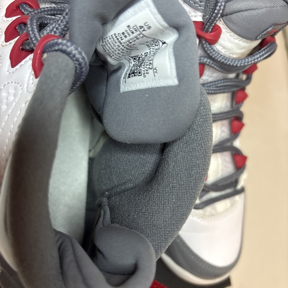 Nike‎ Air Jordan 9 Retro Size 4Y, Fire Red/Cool Grey, 302359-162 - Picture 10 of 16